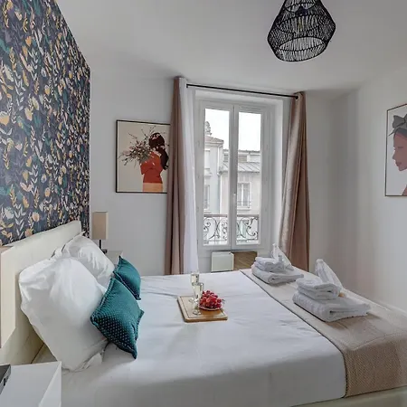 869-suite Bleuet - Superbe * Montreuil (Seine-Saint-Denis)